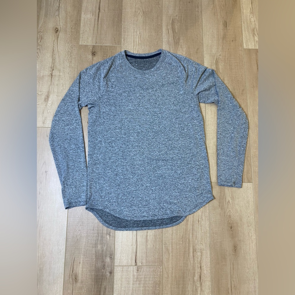 Lululemon Men’s Gray Long Sleeve